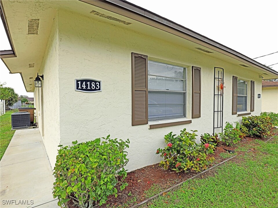 14183 Old Olga Rd in Ft. Myers, FL - Building Photo