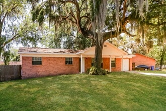 11213 McMullen Loop in Riverview, FL - Building Photo - Building Photo