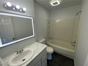 854 E 258th St in Euclid, OH - Building Photo - Building Photo