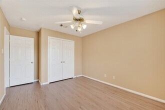 910 Norfolk Dr in Pearland, TX - Building Photo - Building Photo