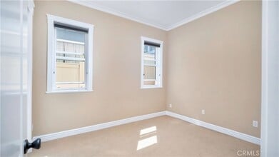 431 Iris Ave in Newport Beach, CA - Foto de edificio - Building Photo