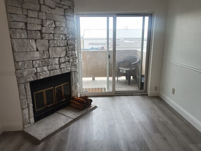2929 W Floyd Ave, Unit 102 in Denver, CO - Building Photo - Building Photo