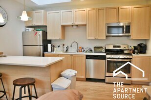 631 W Arlington Pl, Unit G in Chicago, IL - Building Photo