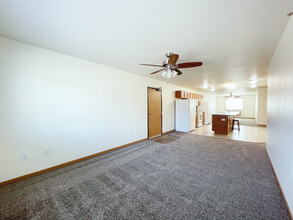 Beaver Suites in Minot, ND - Building Photo - Building Photo