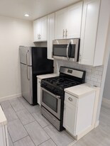 7014 Lanewood Ave, Unit 9 in Los Angeles, CA - Building Photo