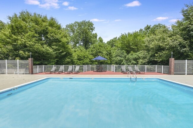 Acclaim at Lake Largo in Largo, MD - Foto de edificio - Building Photo