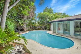 5451 NE 22nd Ave in Fort Lauderdale, FL - Foto de edificio - Building Photo