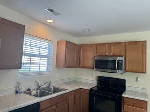 Room in Townhome on Averette Hill Dr in Raleigh, NC - Building Photo - Building Photo