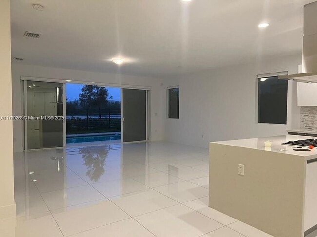 9867 NW 75th Terrace in Doral, FL - Building Photo - Building Photo