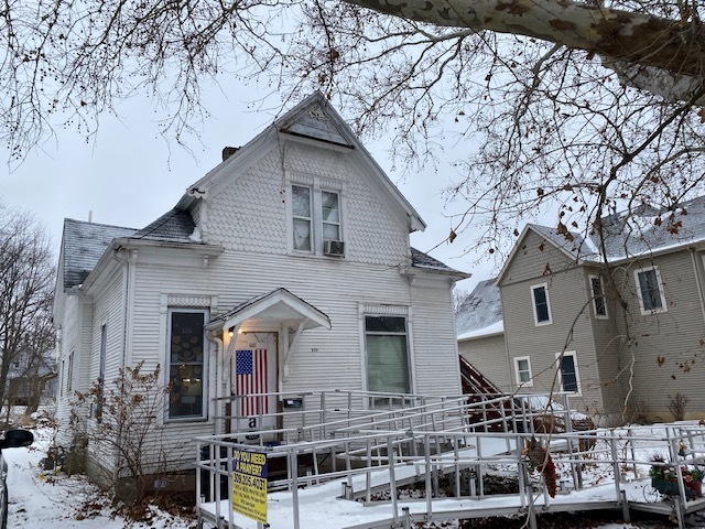 608 W Market St in Bloomington, IL - Building Photo