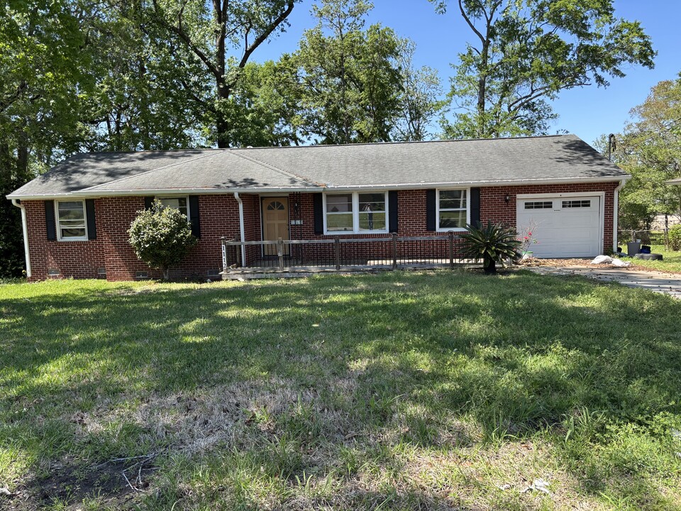 1112 Smithfield Pl in Hanahan, SC - Building Photo