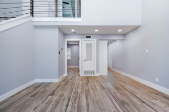 1913 Lightsey Rd in Austin, TX - Building Photo - Interior Photo