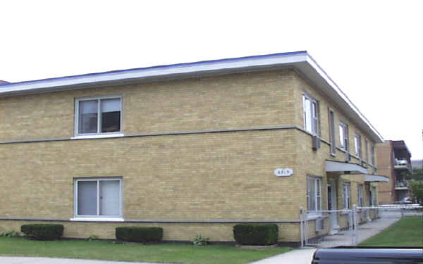 6915 W 64th Pl in Chicago, IL - Foto de edificio - Building Photo