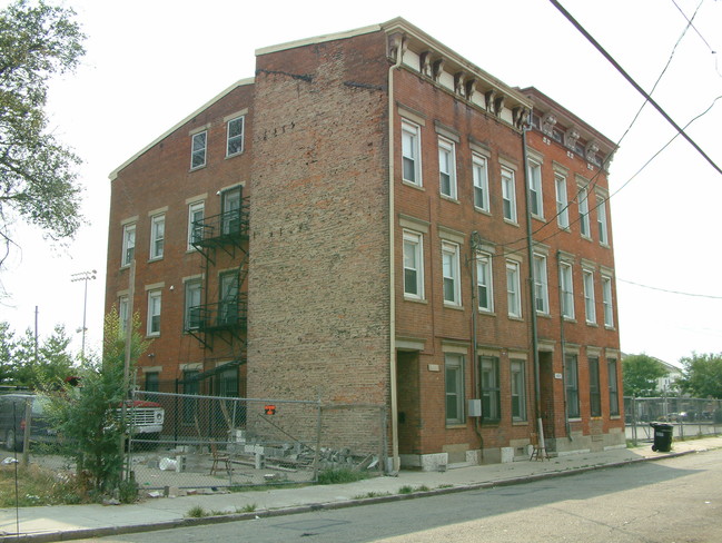 421 Wade St in Cincinnati, OH - Foto de edificio - Building Photo