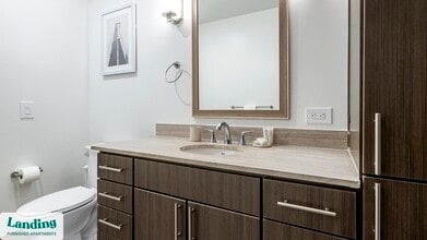 777 Preston St, Unit 32I in Houston, TX - Building Photo - Building Photo