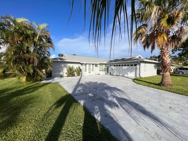 2509 SE 26th Ave in Cape Coral, FL - Building Photo - Building Photo