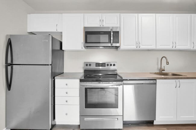 Riverstone Place & Millstone Place in Kingston, ON - Building Photo - Building Photo