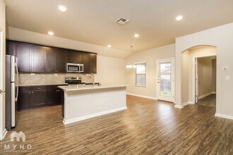 8282 Phantom Fld in San Antonio, TX - Building Photo - Building Photo