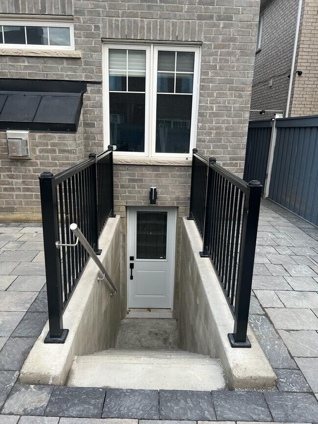 3 Mccourt Dr in Ajax, ON - Building Photo - Building Photo