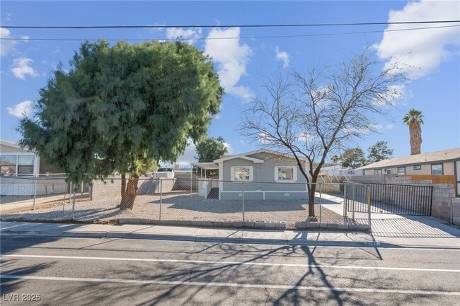 6155 E Carey Ave in Las Vegas, NV - Building Photo - Building Photo