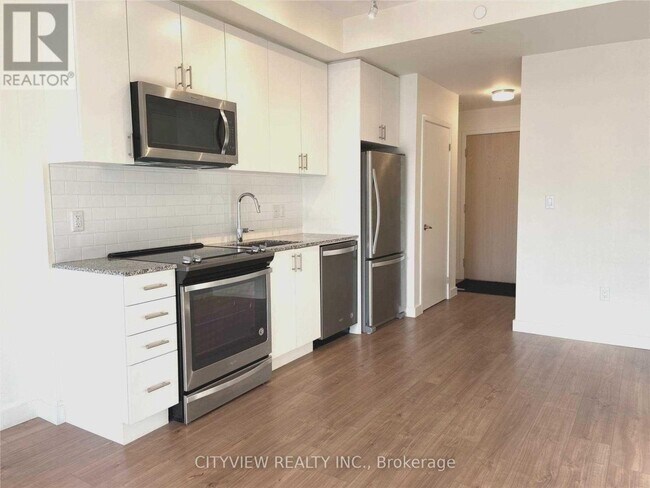 150 Sabina Dr in Oakville, ON - Building Photo - Building Photo