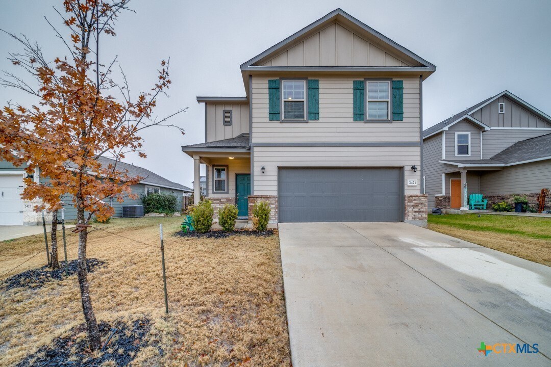 2421 Ayers Dr in Seguin, TX - Building Photo