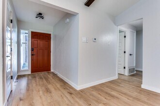 4825 Cloverdale Ln in Garland, TX - Building Photo - Building Photo