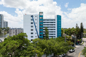 River Run Yacht Club Condominiums in Miami, FL - Building Photo - Building Photo