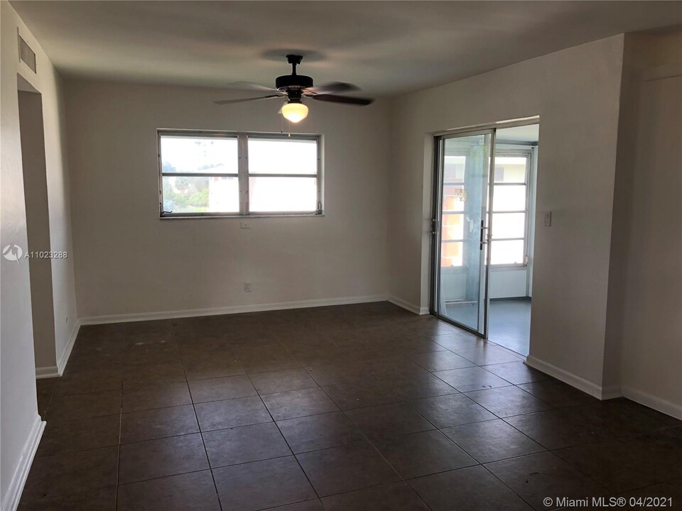 4751 NW 10th Ct-Unit -302 in Plantation, FL - Building Photo