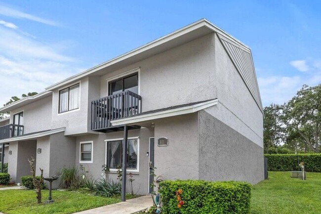 901 Riverside Dr in Greenacres, FL - Building Photo - Building Photo