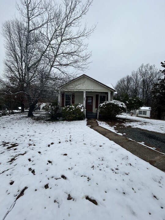 726 Wright Shop Rd in Madison Heights, VA - Building Photo