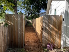 916 Chote Ave in Austin, TX - Building Photo - Building Photo