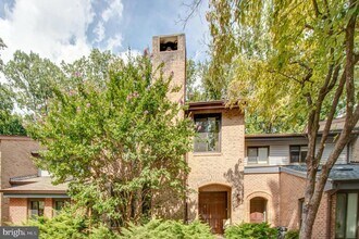 5707 Waters Edge Landing Court in Burke, VA - Building Photo - Building Photo