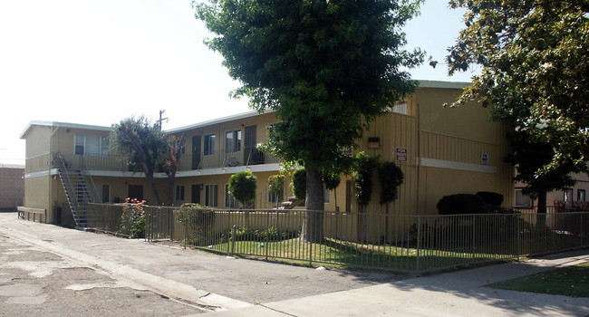 1119 N Mayfair Ave in Anaheim, CA - Foto de edificio - Building Photo