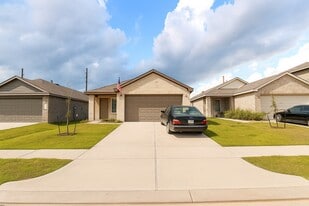 5611 Simcrest Grove Dr in Spring, TX - Building Photo