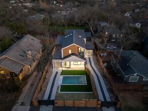 2107 Brackenridge St in Austin, TX - Building Photo - Building Photo