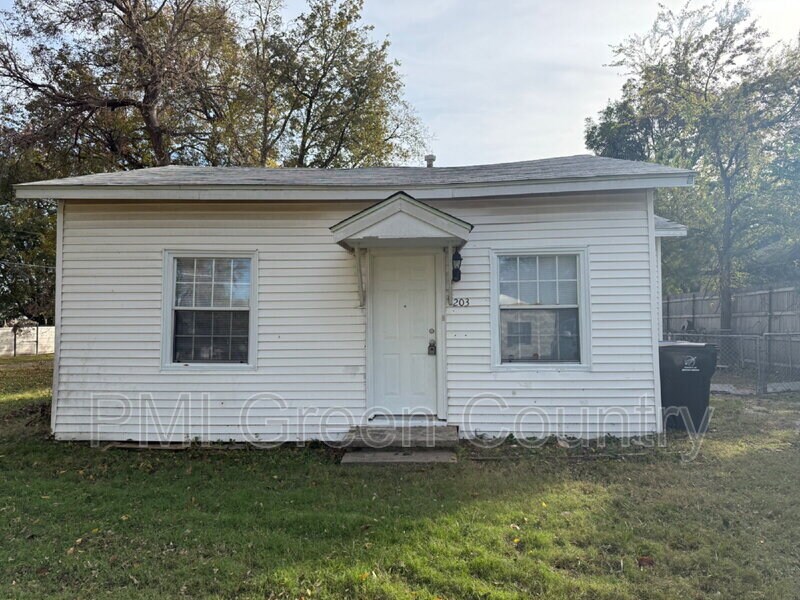 203 W Knoxville St in Broken Arrow, OK - Building Photo