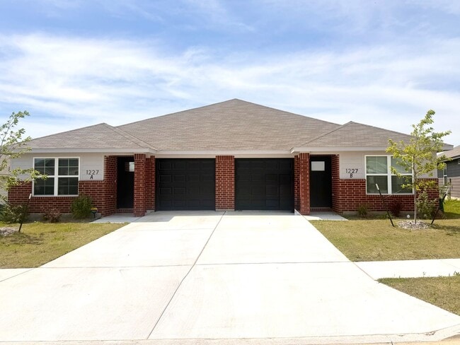 property at 1227 LEXINGTON Dr