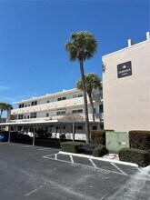 7401 Bay Island Dr S in South Pasadena, FL - Building Photo - Building Photo