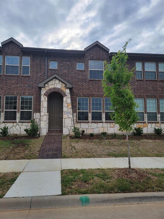 3333 Solana Cir in Denton, TX - Foto de edificio