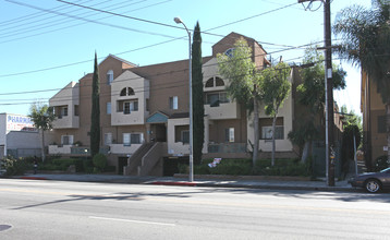 Pavillion Courts in Van Nuys, CA - Building Photo - Building Photo