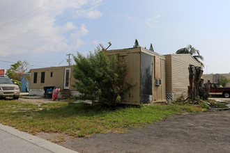 Holiday 2 Mobile Home Park in Lake Worth, FL - Building Photo - Building Photo