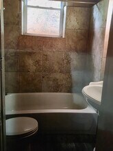 735 E Mitchell Ave, Unit 2nd floor in Cincinnati, OH - Foto de edificio - Building Photo