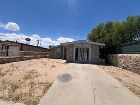 1002 Green Lilac Cir in El Paso, TX - Building Photo