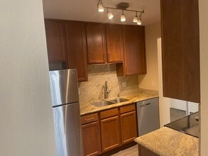 650 Perrie Dr, Unit 3rd floor in Elk Grove Village, IL - Building Photo - Building Photo