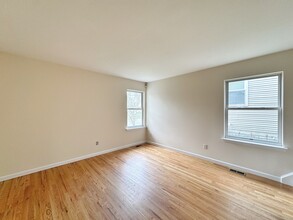 54 Stuart Ave-Unit -11 in Norwalk, CT - Building Photo - Building Photo