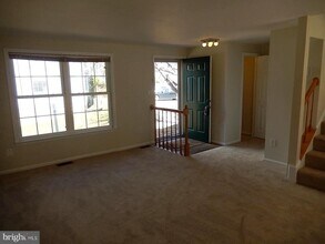 10504 Prairie Landing Terrace in North Potomac, MD - Foto de edificio - Building Photo