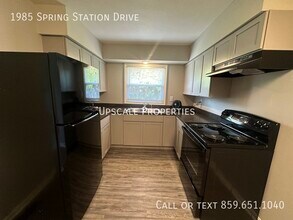 1985 Spring Station Dr in Lexington, KY - Building Photo - Building Photo