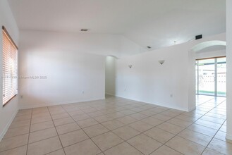 8885 NW 168th St in Hialeah, FL - Building Photo - Building Photo