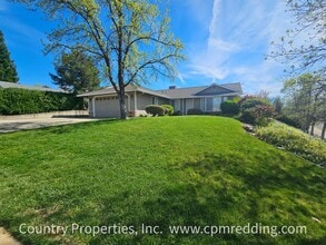 2907 Snow Fire Ct in Redding, CA - Building Photo - Building Photo